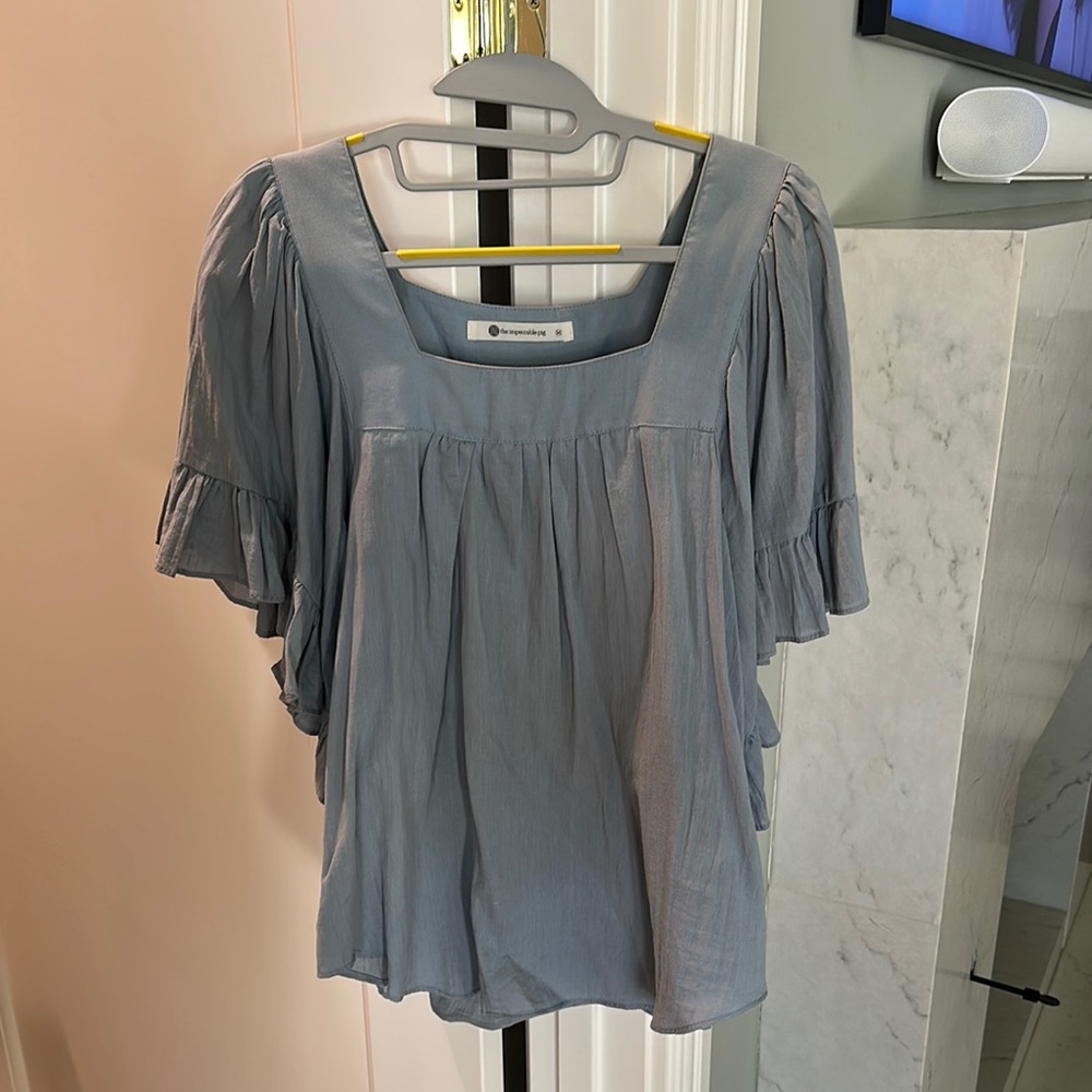 The Impeccable Pig Gray Flutter Sleeve Blouse with Bib Collar